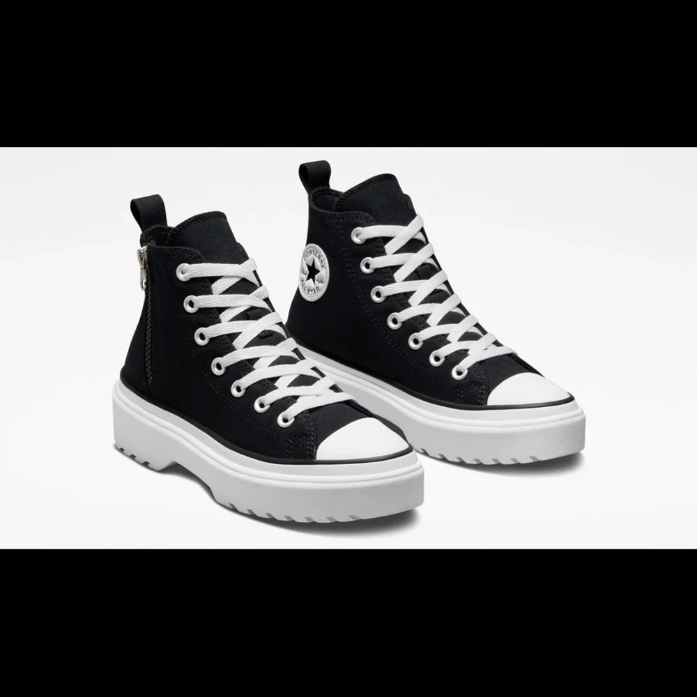 Converse Kids Black and White Platform‎ Sneakers size 5